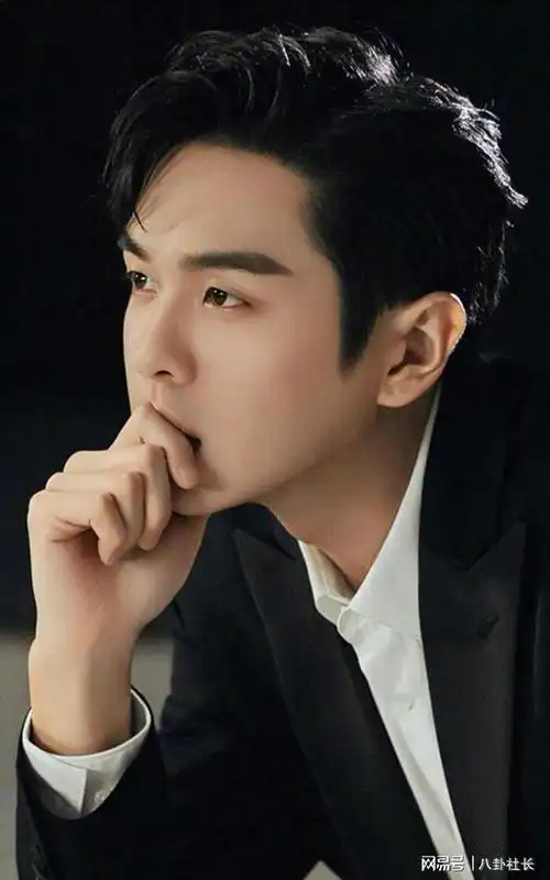 6位单眼皮高鼻梁的男星第一眼不够帅但越看越有男人味