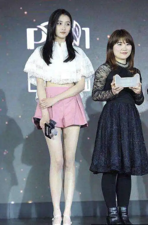 关晓彤将近1米8?这样的身高如何和男演员搭戏?(2)