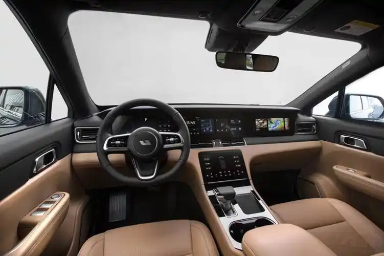 2021款理想one在内饰设计的变化最大的地方是它的方向盘,上一代理想