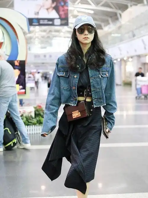 37岁韩雪少女感不减,穿牛仔装留黑长直气质清纯,素颜状态耐看