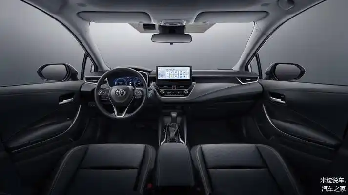 厂家将这款丰田雷凌内饰定义为智能座舱,主要也是因为匹配了10.