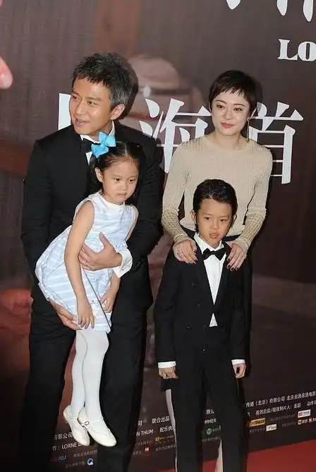 邓超|邓超也太幸福了!一家四口走红毯,儿子惊艳女儿可爱,老婆太高级