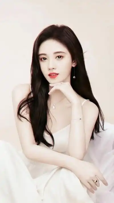 鞠婧祎饰姜柠乐