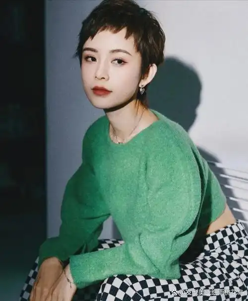 也会让她们看起来更年轻减龄,春夏女生到底留什么短发最好看,最新最热