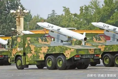 鹰击-18导弹 记者 姚海全 文凤 丹增平措 摄