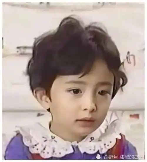杨幂5岁童年照流出网友与生俱来的明星气质