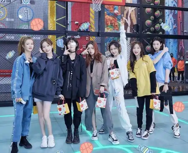 说起国内人气比较高的女团,不少人会想起the9和硬糖少女303,经常会有