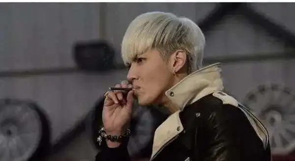 男星抽烟帅气排行榜! 张国荣帅, 霍建华禁欲, 但最邪媚的还是他!