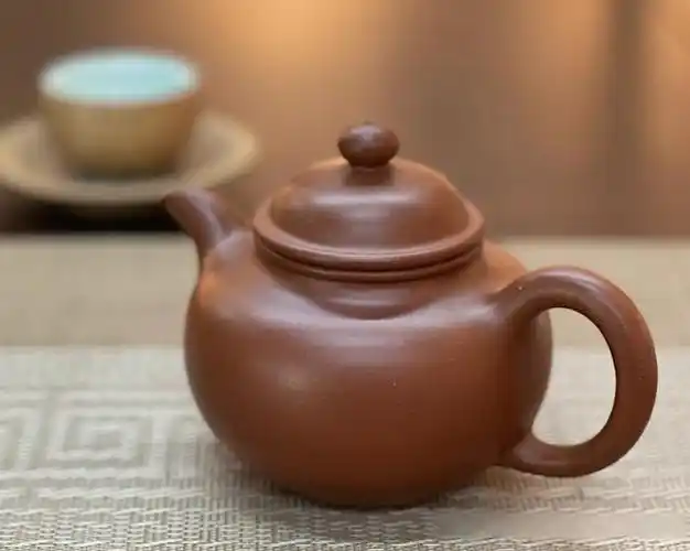 采用非物质文化遗产工艺所制作出来的宜兴紫砂壶,看上去并不显得特别