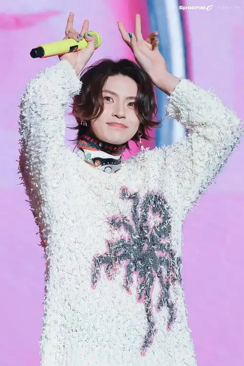 丨@小鬼-王琳凯 今日份机场饭拍96 all……|王琳凯|小鬼|达琳_新浪