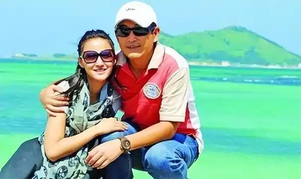 王志飞和张歆艺相恋7年,分手后转身娶小15岁娇妻今,婚姻状况如