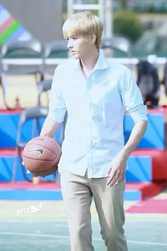 吴亦凡 身高187cm