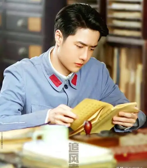 这就让人纳闷儿了,为啥会是王一博呢?为啥他这流量明星能火成这样?