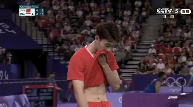 王昶露腹肌#搜集一些王昶美图,包帅的!