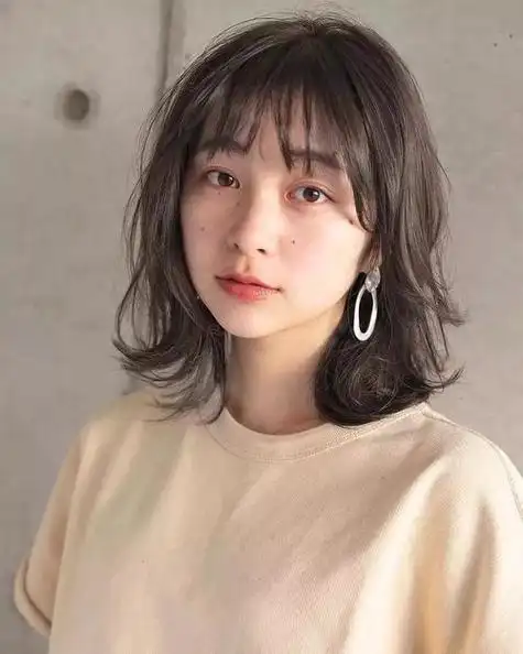 今年火了的新发型"漫画锁骨发",洋气减龄,圆脸女生轻松驾驭