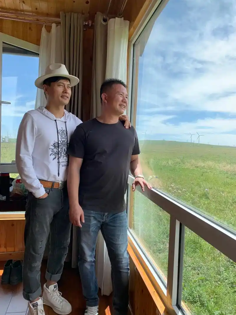 央视春晚歌手云飞兄弟我们一路走来携手共进!守望相助!