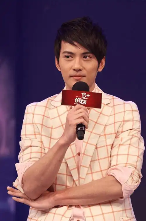 杨玏王玉雯恋情曝光,女方曾为追求徐正溪说黄晓明土林更新丑_吐槽