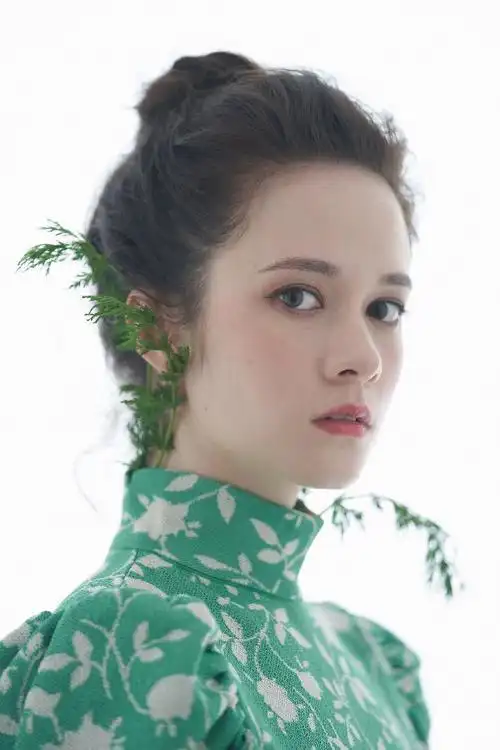 徐嘉雯,本名augusta xu-holland.90后中英混血女演员.