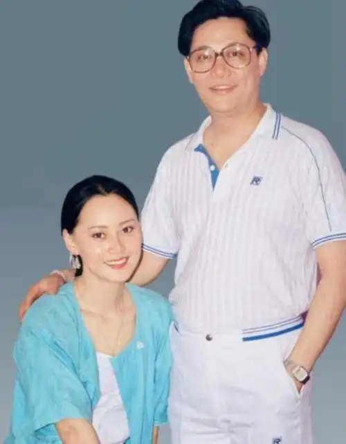 "狠人"宋佳:抛弃病夫,55岁嫁比利时丈夫,现状如何