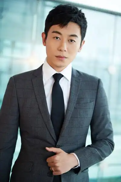 朱亚文正阳门下