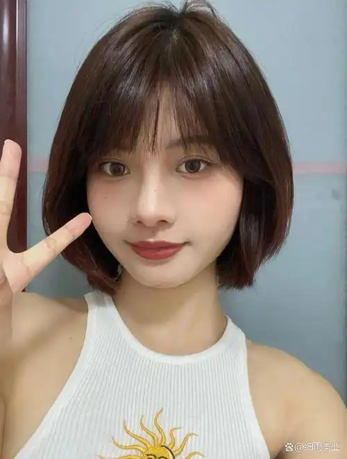 层次,流向,蓬松度,以及发型刘海的选择,设计的恰到好处,有着青春少女
