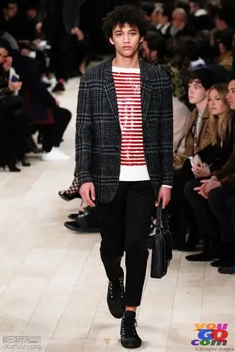 2016秋冬伦敦男装周:吴亦凡亮相burberry秀场