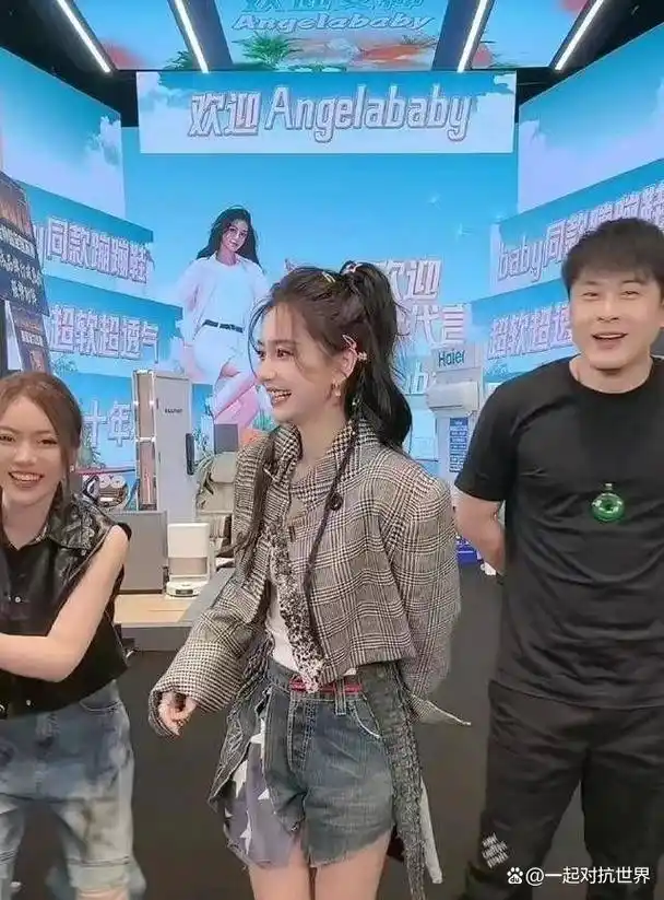 angelababy丽江遇粉丝,160cm身高引热议
