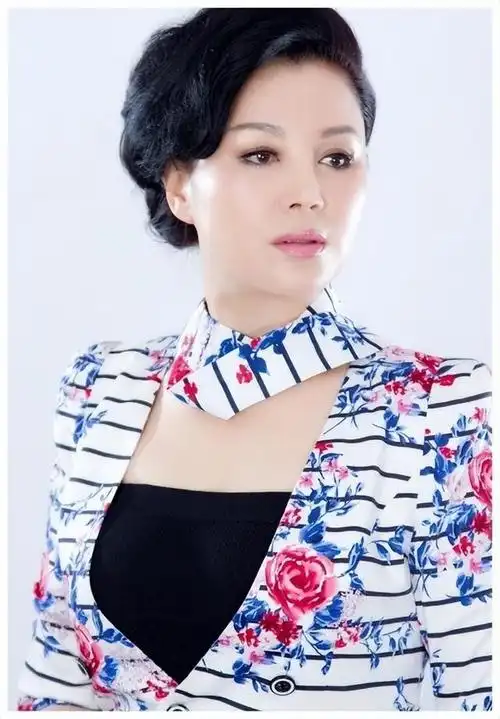 回顾于小慧:放弃演戏结婚孩子2岁被离婚,复出2婚丈夫骗她1000万