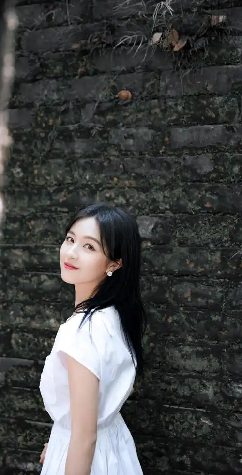 李兰迪长发侧颜