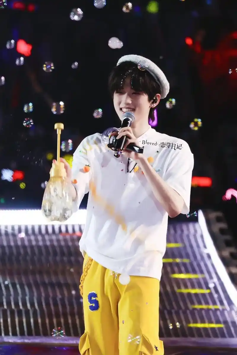 我的宝宝太可爱了啦#宋亚轩 #宋亚轩氧气精灵 #一眼 - 抖音