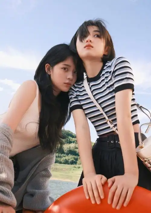 张子枫欧阳娜娜夏日大片