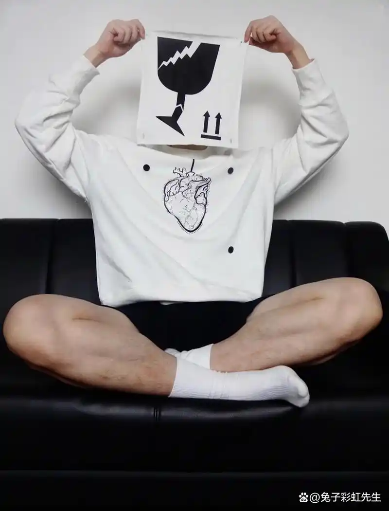 白袜大脚体育生弯弯男生