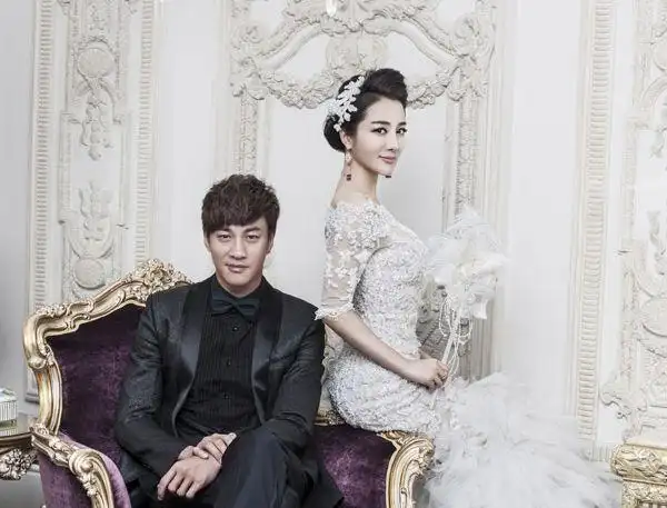 李依晓亮相2017百合·时尚新娘-致爱盛典