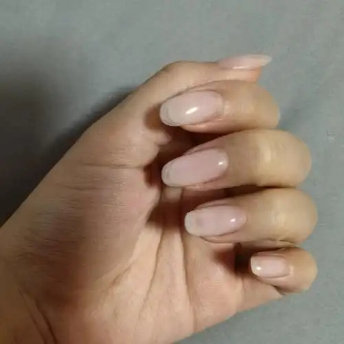 做了一整年的美甲,基本上没"裸"过指甲每次卸掉甲油胶发现自己加床再