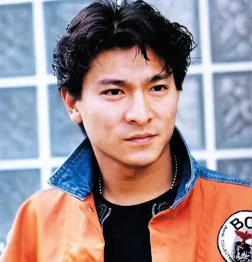 刘德华,他凭什么火了四十年,至今还有人追捧,看完你就明白了_呼和浩特