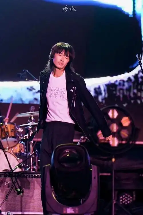 新裤子乐队现场激情四溢!