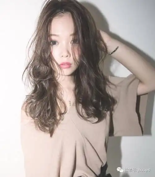 冬季流行"空气感烫发"_发型