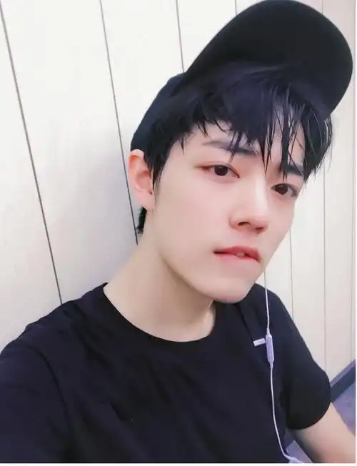 那些年肖战的右歪头自拍