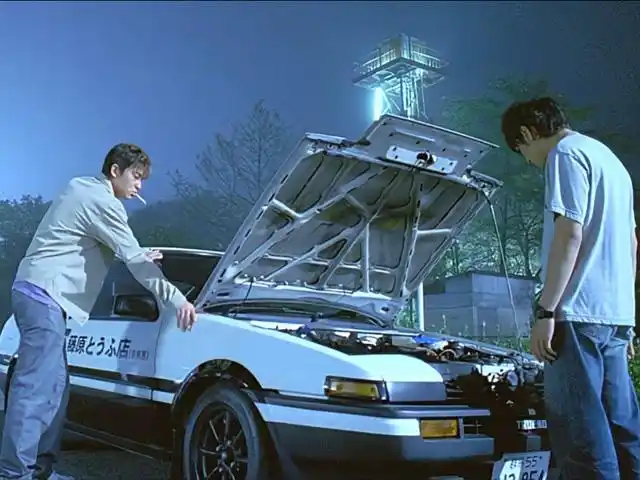 头文字d:陈冠希看完拓海的ae86,满脸的崇拜,不愧是大师手笔!