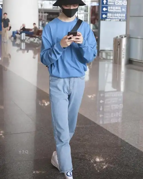 马嘉祺私服穿搭简单干净是疯狂心动的男孩没错了