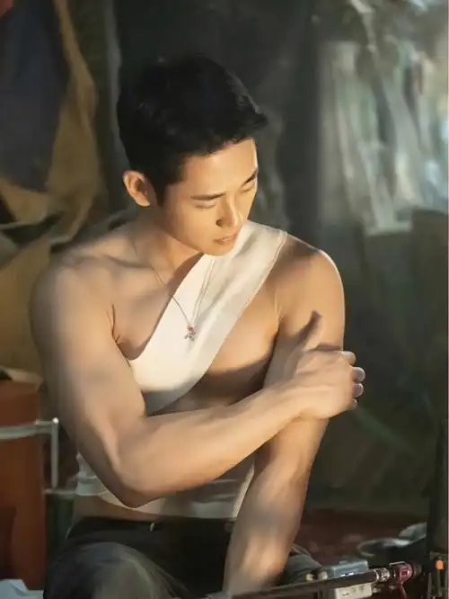 考古丁海寅腹肌身材照整理