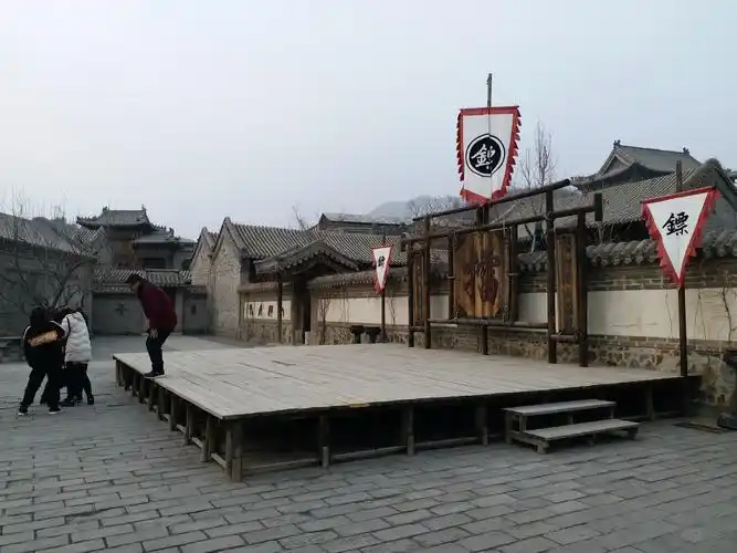 【位置】震远镖局位于古北水镇北部,在司马台长城下面,周围还有八旗