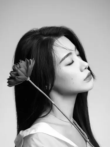 戴萌黑白怼脸写真图片