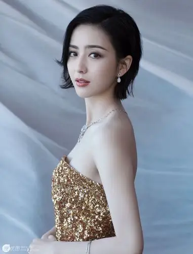 佟丽娅,新疆美女,女演员,大陆明星,连衣裙美女,美肩,美胸,佟丽娅超