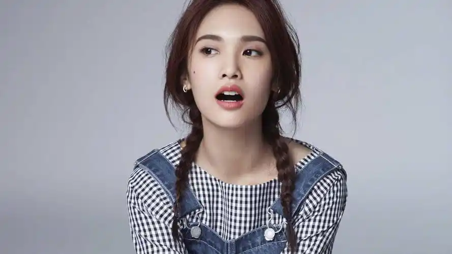 35岁杨丞琳变身健身达人,炫腹肌很阳光少女