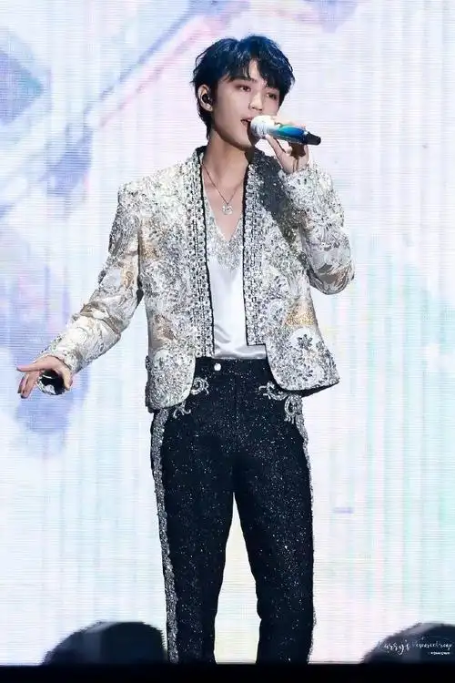 tfboys十年之约演唱会#你怎么知道王俊凯不仅艳压了,蓝海还吊da了