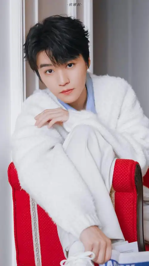 王俊凯tfboys偶像美少年明星all凯眼睛亮晶晶~8永远的凯撒蓝关注打开