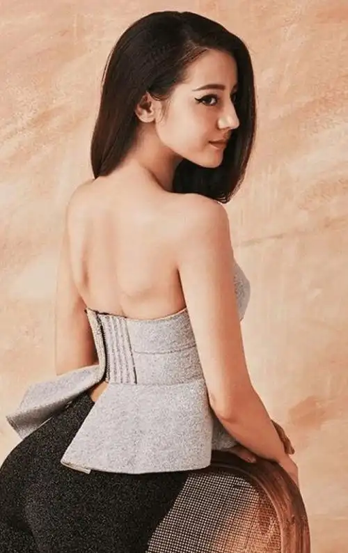 迪丽热巴竟然也有纹身还纹在这个尴尬部位网友这点的确尴尬