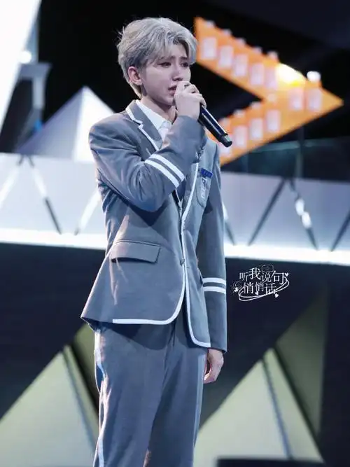 蔡徐坤ins##愚人节站姐团建