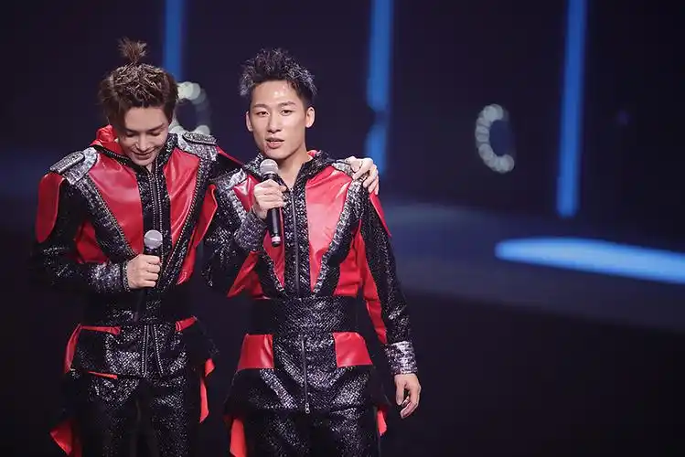 侯明昊《新舞林大会》高票晋级 舞技燃炸实力获肯定